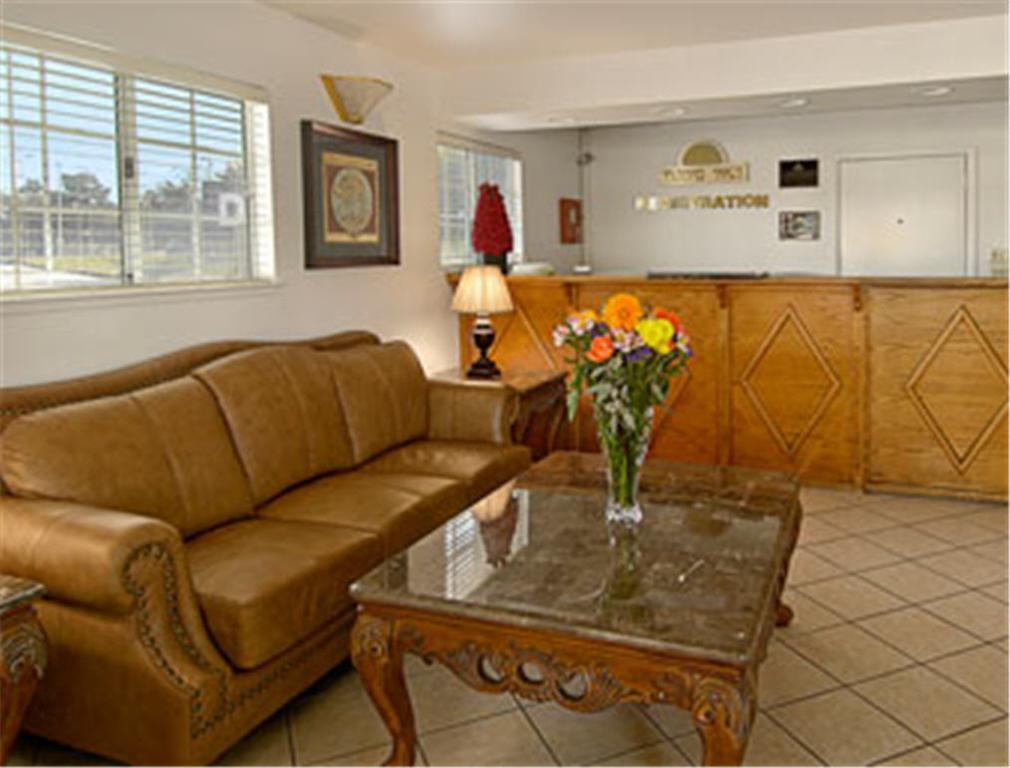 Days Inn Salinas Airport インテリア 写真